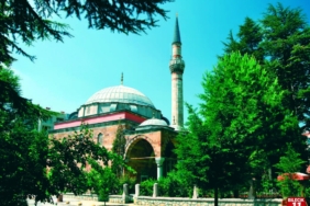 bilecik-haber_bozuyuk-te-fildisi-kakmalari-ile-gorulmeye-deger-bir-yapi-21906.jpg
