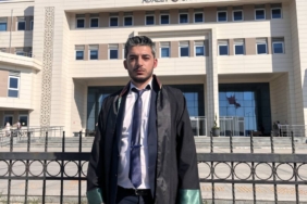bilecik-haber_canakkale-de-karisini-bogan-sanik-ile-kardesinin-yargilanmasina-baslandi-21544.jpg