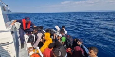 bilecik-haber_canakkale-nin-ayvacik-ilcesi-aciklarinda-30-duzensiz-gocmen-karaya-cikarildi-21546.jpg