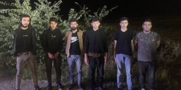 bilecik-haber_edirne-de-15-duzensiz-gocmen-ile-2-gocmen-kacakcisi-yakalandi-21433.jpg
