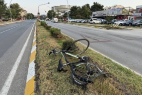 bilecik-haber_edirne-de-otomobilin-carptigi-bisiklet-surucusu-agir-yaralandi-26053.jpg