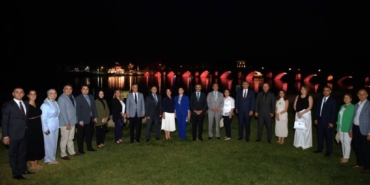bilecik-haber_edirne-valisi-sezer-kentten-ayrilan-komutanlar-icin-veda-yemegi-duzenledi-24575.jpg