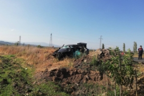 bilecik-haber_guncelleme-balikesir-de-sut-tankeriyle-otomobilin-carpistigi-kazada-2-kisi-oldu-1-kisi-yaralandi-25077.jpg