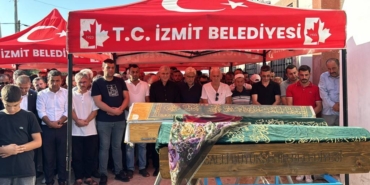 bilecik-haber_guncelleme-kocaeli-de-baraj-golunde-bogulan-babaanne-ve-2-torununun-cenazeleri-topraga-verildi-24492.jpg