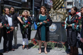 bilecik-haber_istanbul-da-avukatlar-17-agustos-depremini-andi-23903.jpg