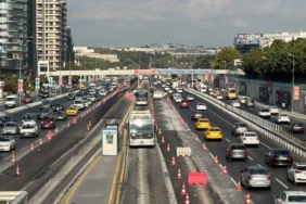 bilecik-haber_istanbul-da-metrobus-hattindaki-beyaz-yol-calismasi-trafik-yogunlugu-olusturdu-24157.jpg