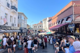 bilecik-haber_istanbul-da-nemli-ve-sicak-havadan-bunalanlar-plaj-ve-parklara-akin-etti-24117.jpg