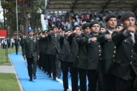 bilecik-haber_kara-astsubay-meslek-yuksekokulu-nda-diploma-ve-sancak-devir-teslim-toreni-yapildi-26714.jpg