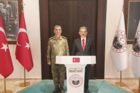 bilecik-haber_kirklareli-valisi-ekici-tuggeneral-kose-yi-makaminda-kabul-etti-24515.jpg