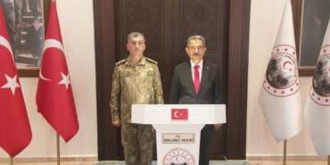 bilecik-haber_kirklareli-valisi-ekici-tuggeneral-kose-yi-makaminda-kabul-etti-24515.jpg