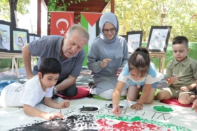 bilecik-haber_kocaeli-de-cocuklar-gazzeli-akranlariyla-dayanisma-icin-parmak-ve-el-baskisiyla-karpuz-resmetti-21195.jpg