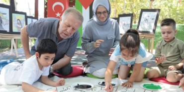 bilecik-haber_kocaeli-de-cocuklar-gazzeli-akranlariyla-dayanisma-icin-parmak-ve-el-baskisiyla-karpuz-resmetti-21195.jpg