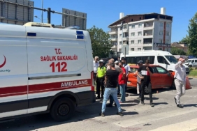 bilecik-haber_kocaeli-de-tira-carpan-otomobilin-surucusu-yaralandi-23114.jpg