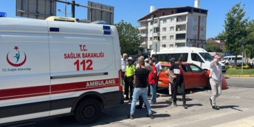 bilecik-haber_kocaeli-de-tira-carpan-otomobilin-surucusu-yaralandi-23114.jpg