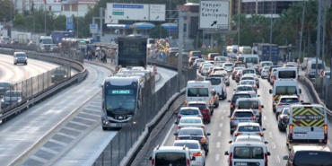 bilecik-haber_metrobus-hattindaki-beyaz-yol-calismasi-nedeniyle-kapatilan-cennet-mahallesi-duragi-acildi-25398.jpg