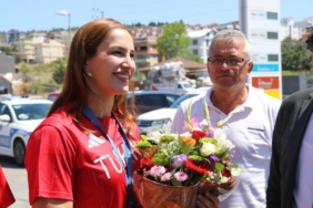 bilecik-haber_olimpiyat-ucuncusu-milli-guresci-buse-tosun-cavusoglu-yalova-da-coskuyla-karsilandi-23401.jpg