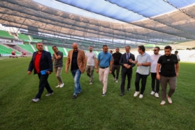 bilecik-haber_sakarya-buyuksehir-belediye-baskani-alemdar-stattaki-bakim-calismalarini-inceledi-25315.jpg