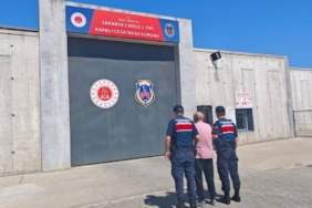 bilecik-haber_sakarya-da-hakkinda-kesinlesmis-hapis-cezasi-bulunan-kisi-yakalandi-24358.jpg