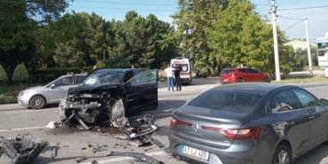 bilecik-haber_sakarya-da-uc-aracin-karistigi-kazada-3-kisi-yaralandi-25553.jpg