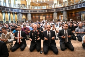 bilecik-haber_taksim-camisi-nde-sehitler-icin-kur-an-i-kerim-okundu-26361.jpg