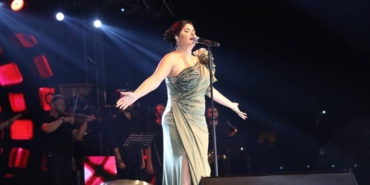 bilecik-haber_tekirdag-da-32-aycicegi-festivalinde-eypio-ve-zara-konser-verdi-24051.jpg