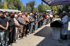 bilecik-haber_tuzla-da-gocukte-hayatini-kaybeden-isci-topraga-verildi-22646.jpg