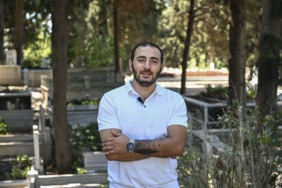 bilecik-haber_yakinlarinin-anilarini-kabri-basinda-karekodla-yad-ediyorlar-21659.jpg