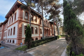 300 ÖĞRENCİYE KIRTASİYE YARDIMI YAPILDI