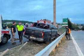 bilecik-haber_anadolu-otoyolu-nda-yon-tabelasina-carpan-pikabin-surucusu-hayatini-kaybetti-30445.jpg