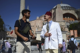 bilecik-haber_avrupa-da-dogan-turk-genci-osmanli-nin-giyim-tarzini-yasatmak-istiyor-29665.jpg