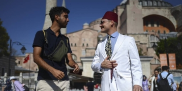 bilecik-haber_avrupa-da-dogan-turk-genci-osmanli-nin-giyim-tarzini-yasatmak-istiyor-29665.jpg