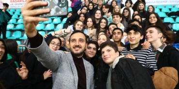 bilecik-haber_bagcilar-belediyesinde-universite-ogrencilerine-10-bin-lira-basari-odulu-31802.jpg