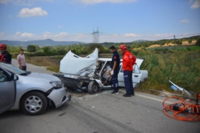 bilecik-haber_balikesir-de-3-aracin-karistigi-kazada-4-kisi-yaralandi-31576.jpg