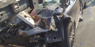 bilecik-haber_balikesir-de-kamyona-carpan-otomobildeki-iran-uyruklu-2-kisi-yaralandi-27234.jpg