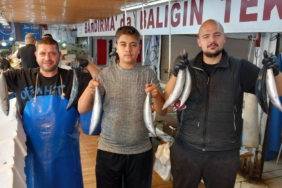bilecik-haber_bandirma-daki-balik-tezgahlarina-18-gunde-58-bin-355-cift-palamut-geldi-30591.jpg