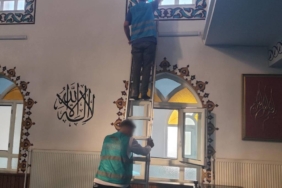 bilecik-haber_bursa-da-denetimli-serbestlik-hukumluleri-camilerde-bakim-yapti-32241.jpg