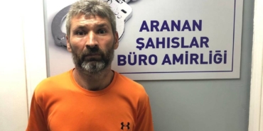 bilecik-haber_bursa-da-kesinlesmis-hapis-cezasi-bulunan-hukumlu-kahvehanede-okey-oynarken-yakalandi-30597.jpg