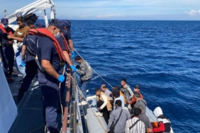 bilecik-haber_canakkale-aciklarinda-25-duzensiz-gocmen-yakalandi-30511.jpg