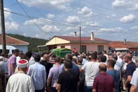 bilecik-haber_canakkale-de-kamyonun-altinda-kalan-motosiklet-surucusunun-cenazesi-topraga-verildi-27187.jpg
