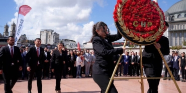 bilecik-haber_chp-den-taksim-cumhuriyet-aniti-na-101-inci-yil-celengi-28483.jpg