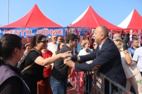 bilecik-haber_cinarcik-ta-vatandaslara-3-ton-hamsi-ikram-edildi-33085.jpg