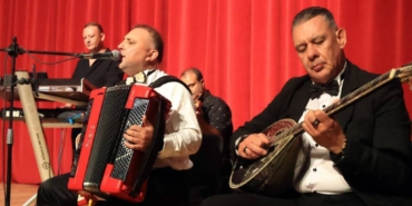 bilecik-haber_edirne-de-meric-in-iki-yakasindaki-muzisyenler-ayni-sahnede-konser-verdi-31889.jpg