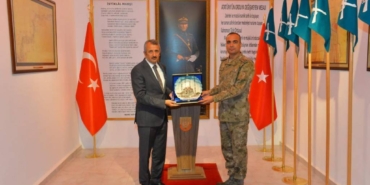 bilecik-haber_edirne-valisi-yunus-sezer-den-komutanlara-ziyaret-29171.jpg
