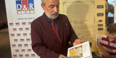 bilecik-haber_enver-besinci-nin-icazetli-hekim-diplomali-doktor-kitabinin-imza-gunu-gerceklestirildi-29607.jpg
