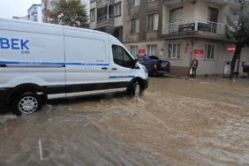 bilecik-haber_erdek-te-saganak-etkili-oldu-26944.jpg