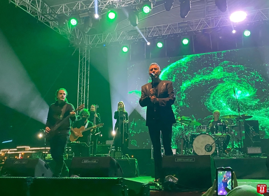 Haluk Levent Bilecik'te konser verdi