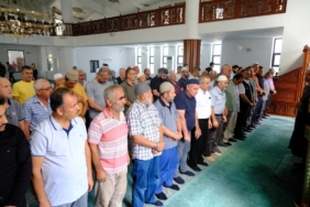 bilecik-haber_israil-guclerinin-katlettigi-eygi-icin-kirklareli-ve-tekirdag-da-giyabi-cenaze-namazi-29330.jpg