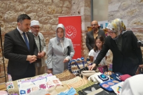 bilecik-haber_istanbul-da-devlet-himayesindeki-kadin-cocuk-yasli-ve-engellilerin-eserlerinden-olusan-sergi-rami-kutuphanesi-nde-acildi-32728.jpg