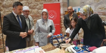 bilecik-haber_istanbul-da-devlet-himayesindeki-kadin-cocuk-yasli-ve-engellilerin-eserlerinden-olusan-sergi-rami-kutuphanesi-nde-acildi-32728.jpg