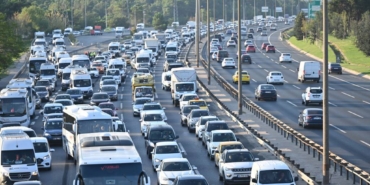 bilecik-haber_istanbul-da-haftanin-dorduncu-is-gununde-trafikte-yogunluk-yasaniyor-30497.jpg